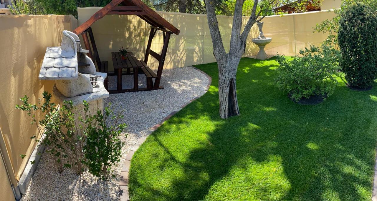 Villa Relax Apartman Gárdony Exterior photo